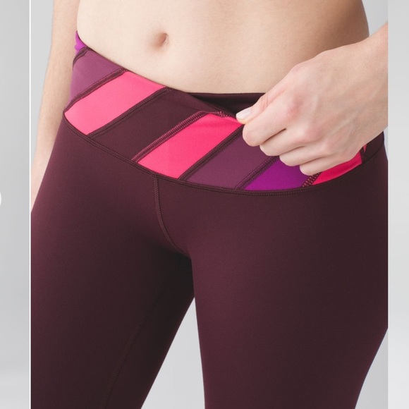 Lululemon Wunder Under Crop III - Picture 4 of 8